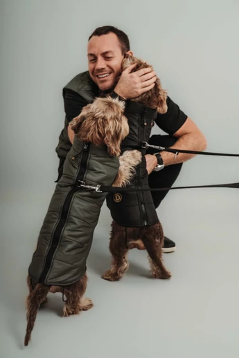 ZIRMA TACSKÓ KUTYARUHA BEÉPÍTETT HÁMMAL 